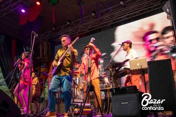 TARIMA-PRINCIPAL-BAZAR-DE-LA-CONFIANZA-IMG_4236 (141)