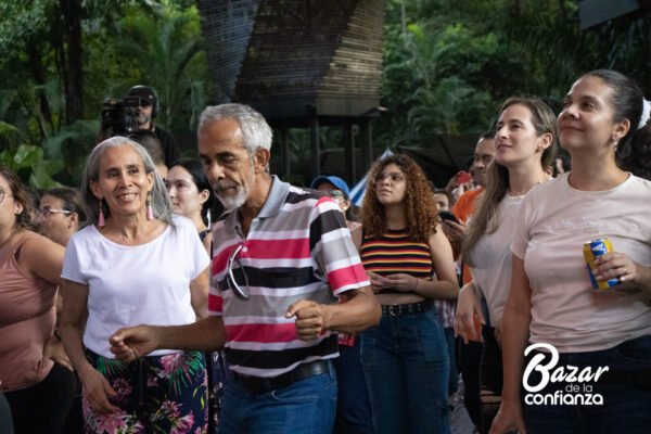 TARIMA-PRINCIPAL-BAZAR-DE-LA-CONFIANZA-IMG_4236 (67)