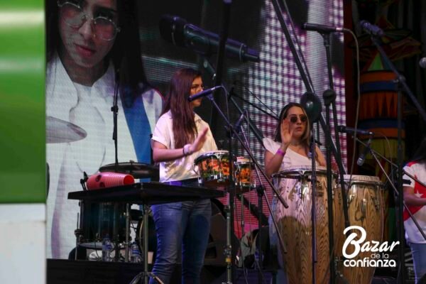 TARIMA-PRINCIPAL-BAZAR-DE-LA-CONFIANZA-IMG_4236 (77)