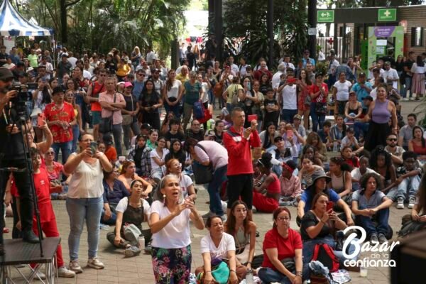 TARIMA-PRINCIPAL-BAZAR-DE-LA-CONFIANZA-IMG_4236 (93)