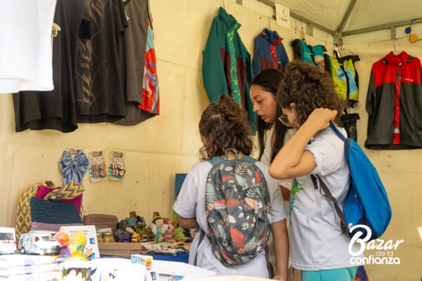 CONFIAR_EN_LA_JUVENTUD_BAZAR_DE_LA_CONFIANZA_MEDELLIN_CONFIAR1975