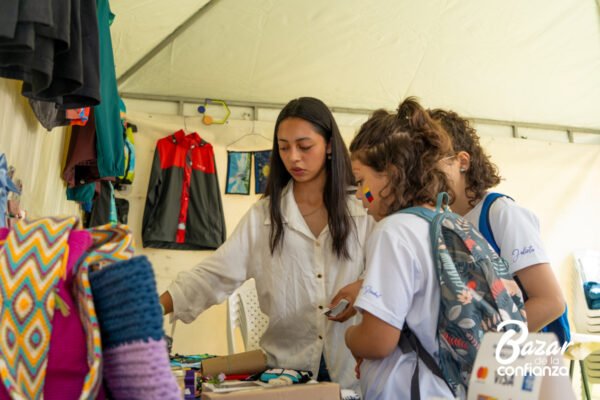 CONFIAR_EN_LA_JUVENTUD_BAZAR_DE_LA_CONFIANZA_MEDELLIN_CONFIAR1977