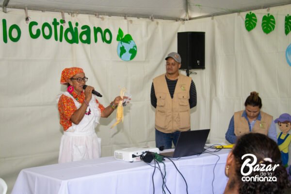 ECOLOGIA_DE_LO_COTIDIANO_BAZAR_DE_LA_CONFIANZA (22) ECOLOGIA_DE_LO_COTIDIANO_BAZAR_DE_LA_CONFIANZA (22)